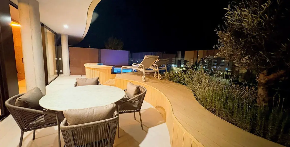 Venta de apartamento en planta media en Higueron 28