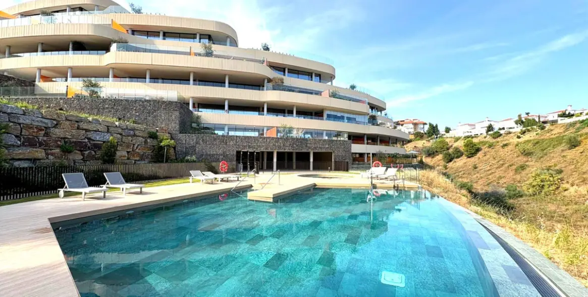 Venta de apartamento en planta media en Higueron 30