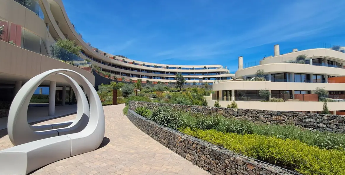Venta de apartamento en planta media en Higueron 33