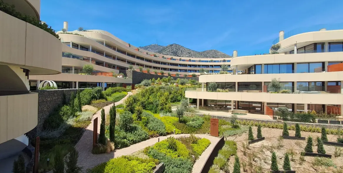 Venta de apartamento en planta media en Higueron 34