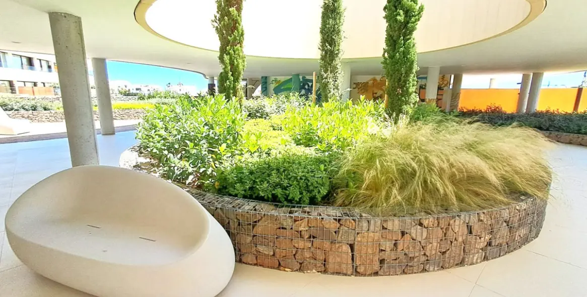 Venta de apartamento en planta media en Higueron 35