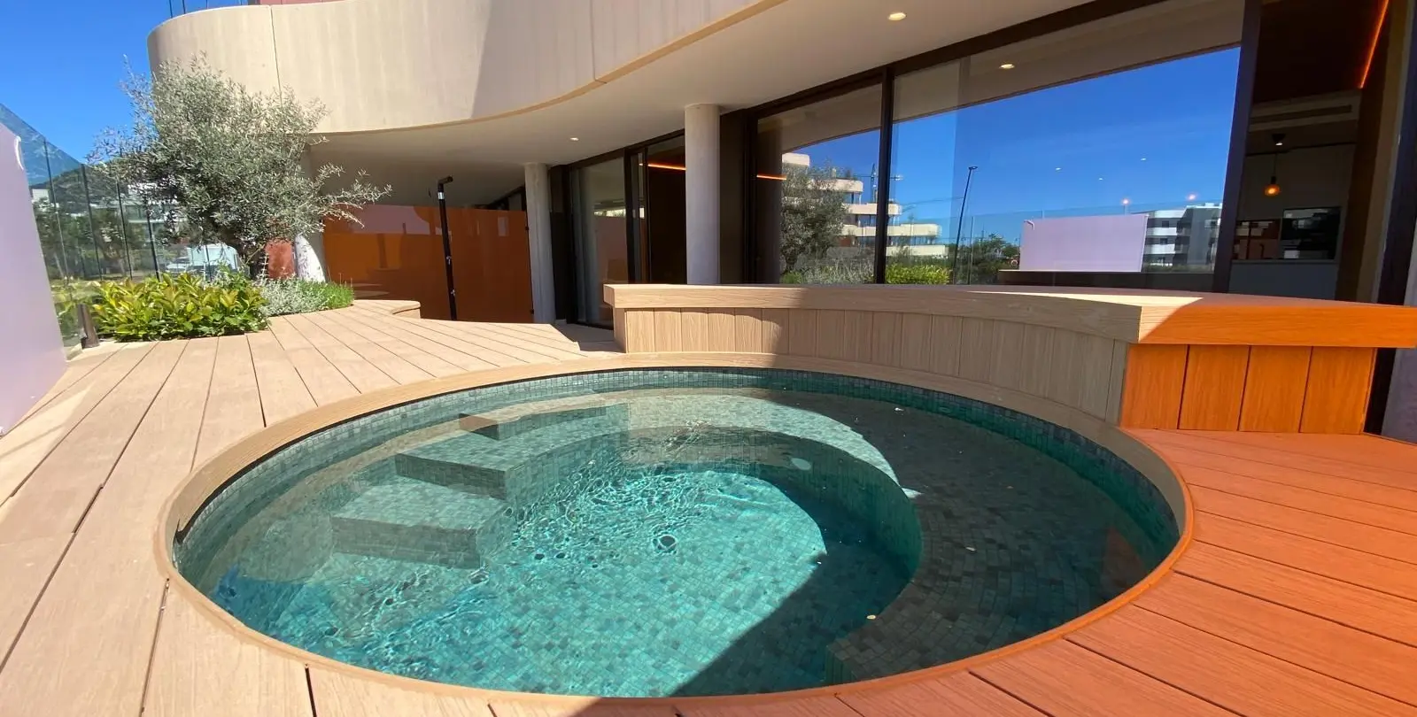 Sale of middle floor apartment in Higueron 20