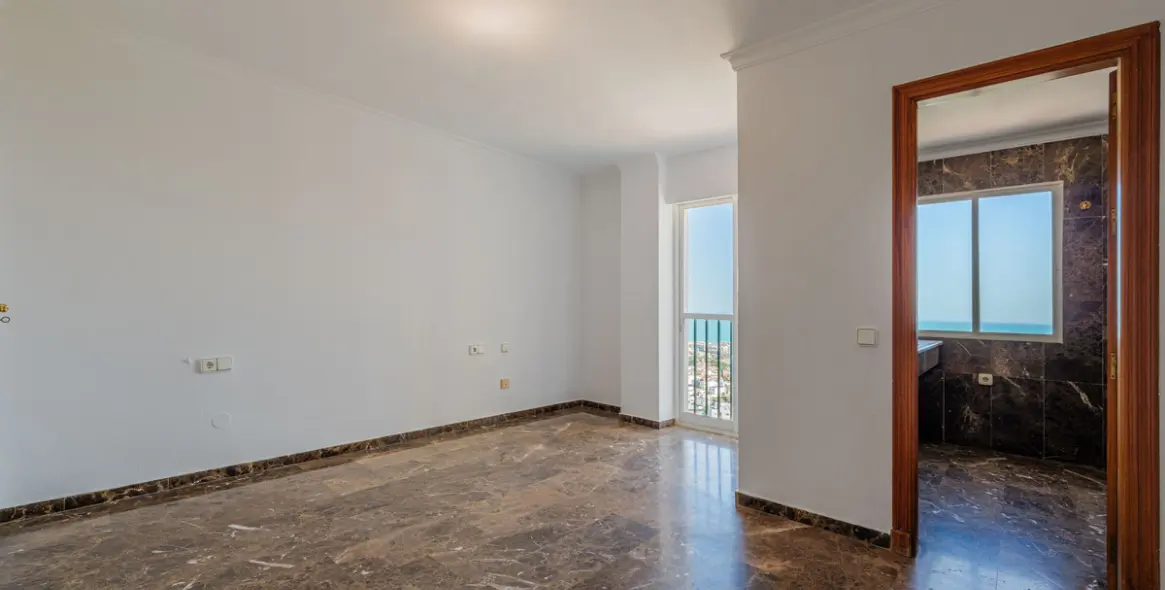 Venta de ático dúplex en Málaga Este 25