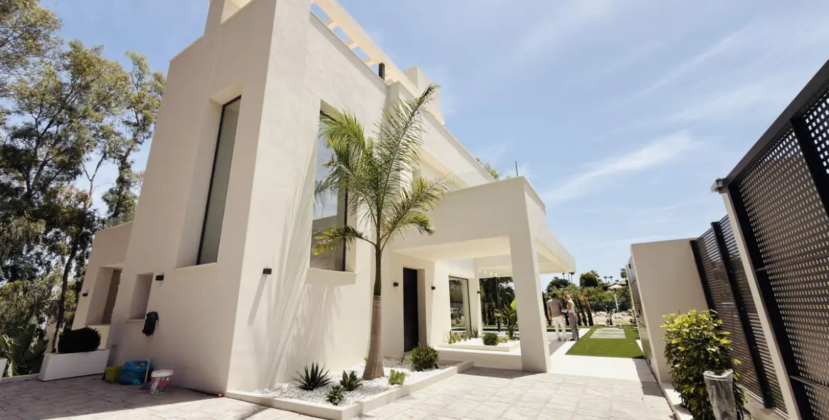 Venta de villa independiente en Nueva Andalucía 1