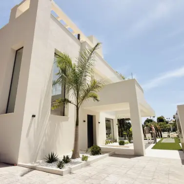 Venta de villa independiente en Nueva Andalucía