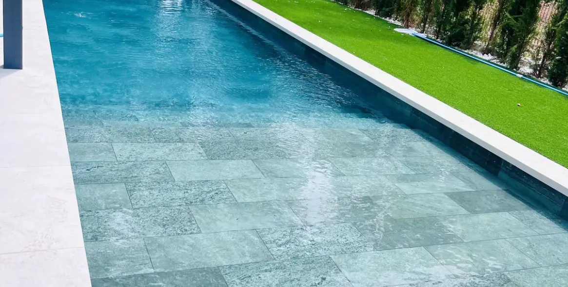 Venta de villa independiente en Nueva Andalucía 4