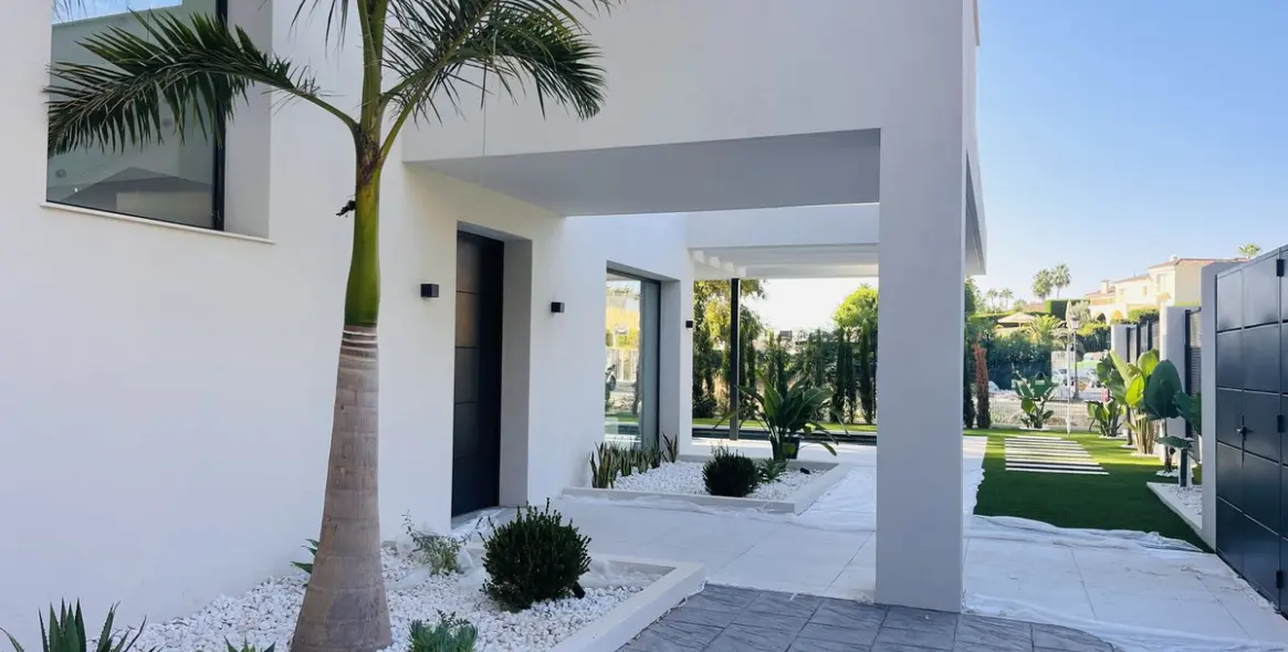 Venta de villa independiente en Nueva Andalucía 6