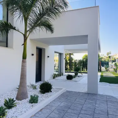Venta de villa independiente en Nueva Andalucía