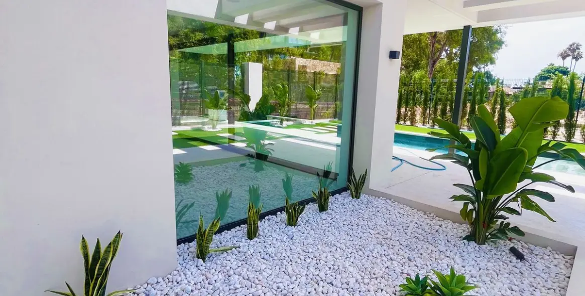 Venta de villa independiente en Nueva Andalucía 12