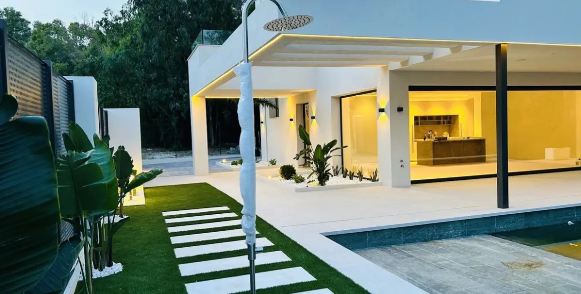 Venta de villa independiente en Nueva Andalucía 23