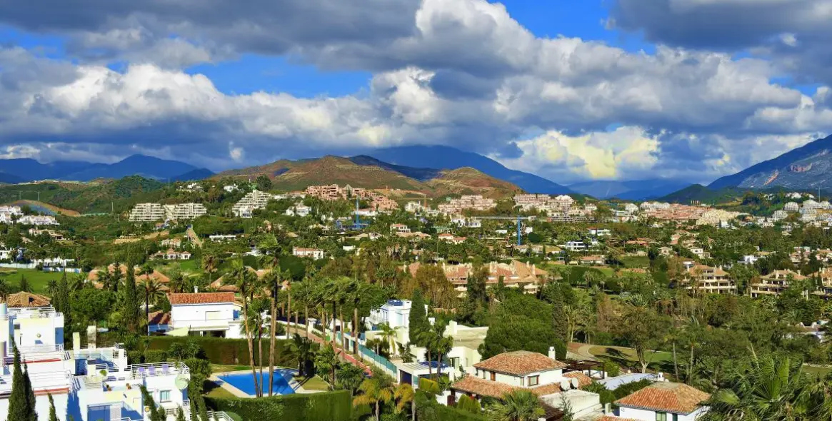 Venta de villa independiente en Nueva Andalucía 3