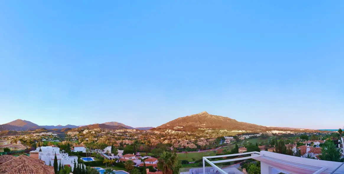 Venta de villa independiente en Nueva Andalucía 4