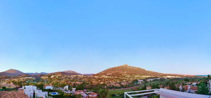 Venta de villa independiente en Nueva Andalucía 3