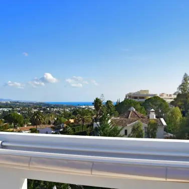 Venta de villa independiente en Nueva Andalucía