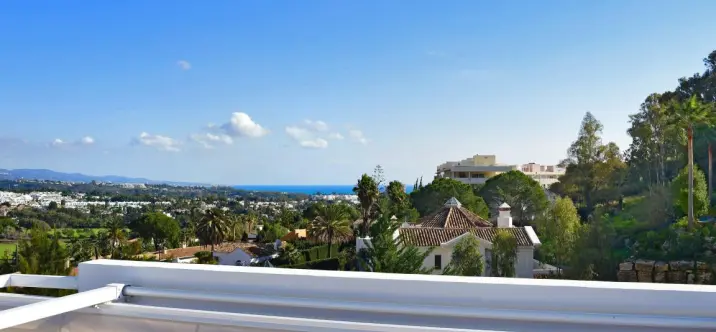 Venta de villa independiente en Nueva Andalucía 4