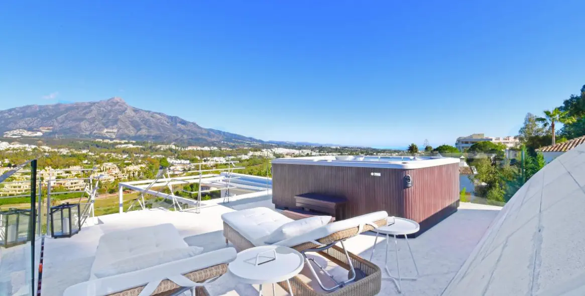 Venta de villa independiente en Nueva Andalucía 9