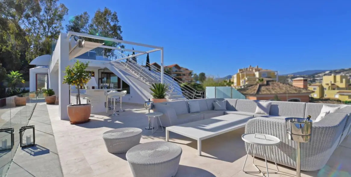 Venta de villa independiente en Nueva Andalucía 10