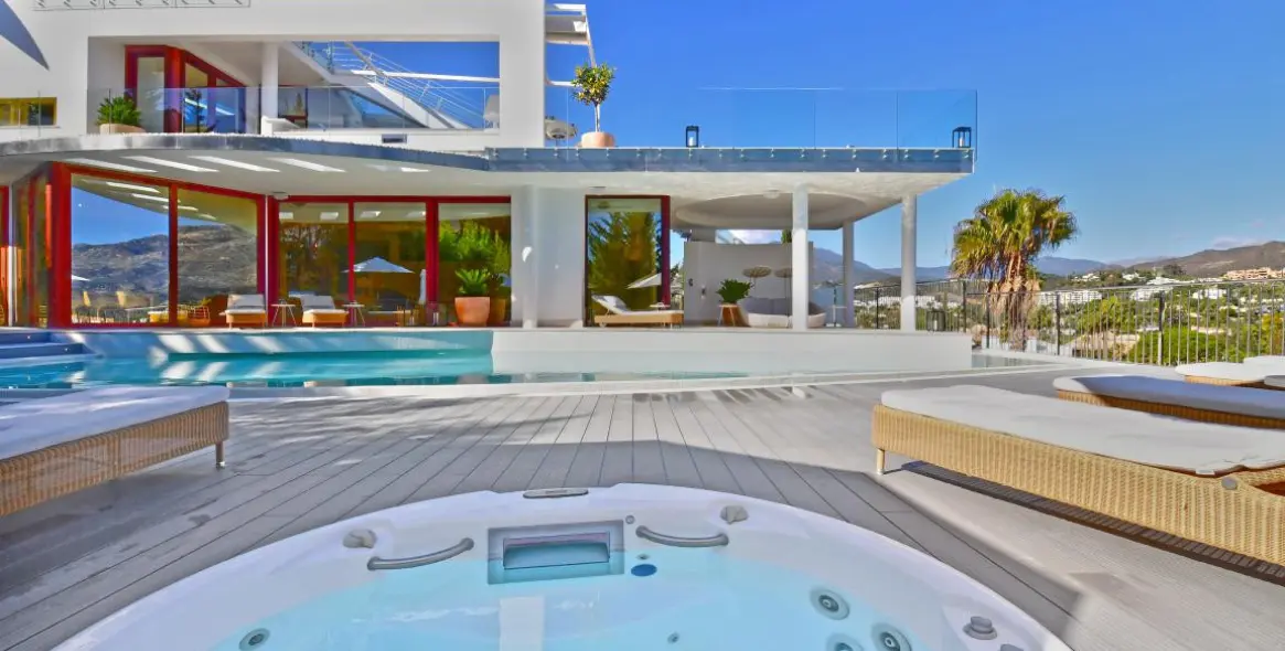Venta de villa independiente en Nueva Andalucía 11
