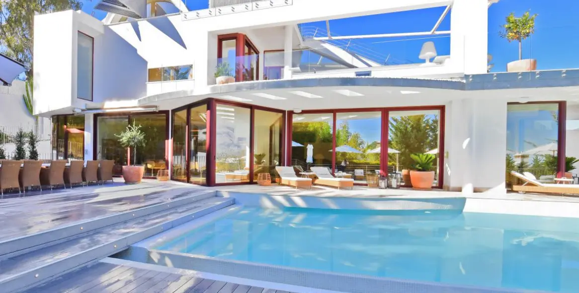 Venta de villa independiente en Nueva Andalucía 12