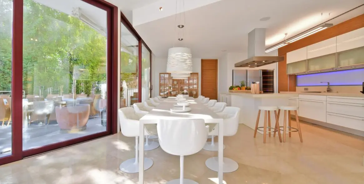 Venta de villa independiente en Nueva Andalucía 28