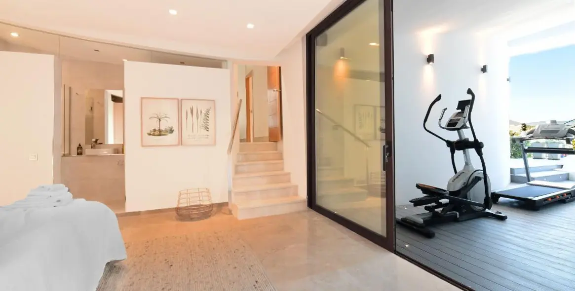 Venta de villa independiente en Nueva Andalucía 36