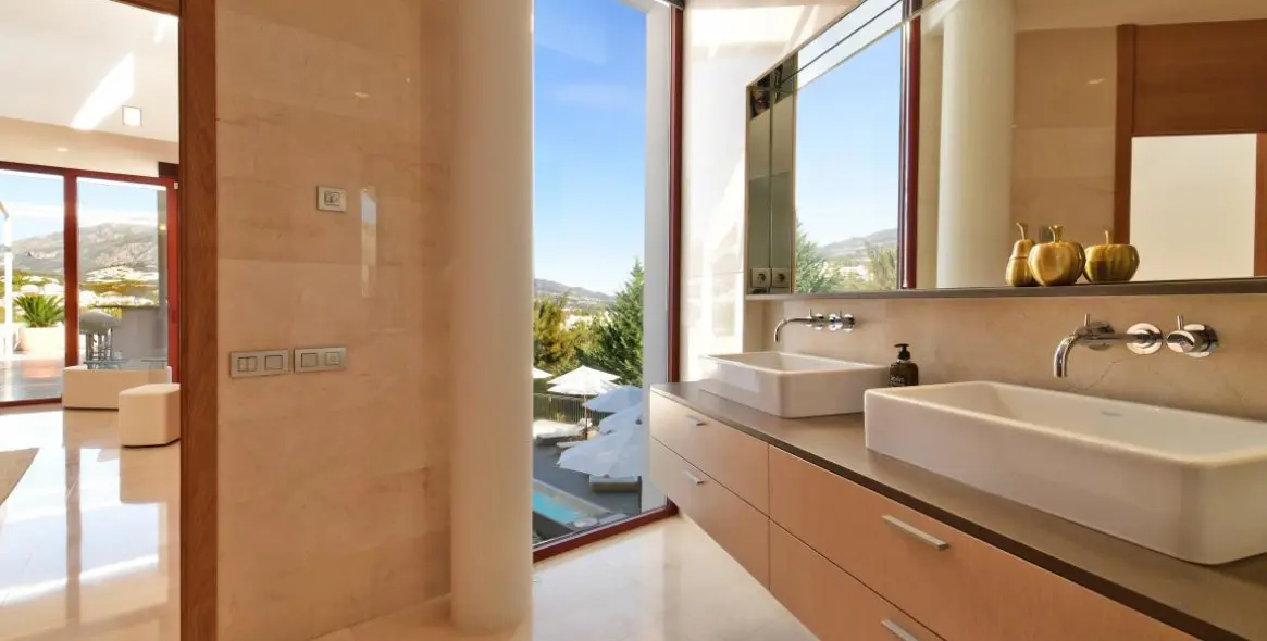 Venta de villa independiente en Nueva Andalucía 39