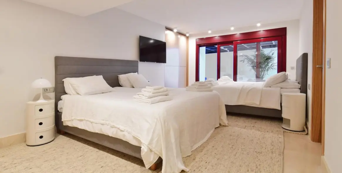 Venta de villa independiente en Nueva Andalucía 54