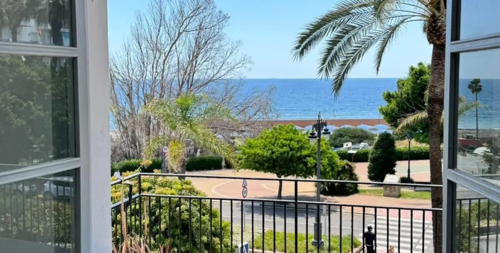 Sale of middle floor apartment in Estepona 3