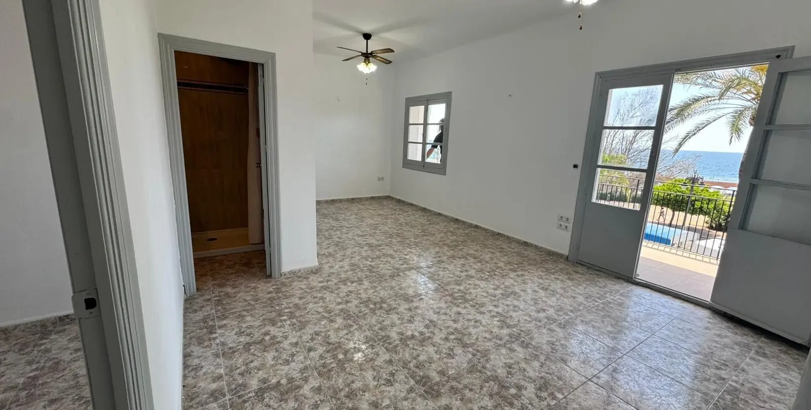 Sale of middle floor apartment in Estepona 5