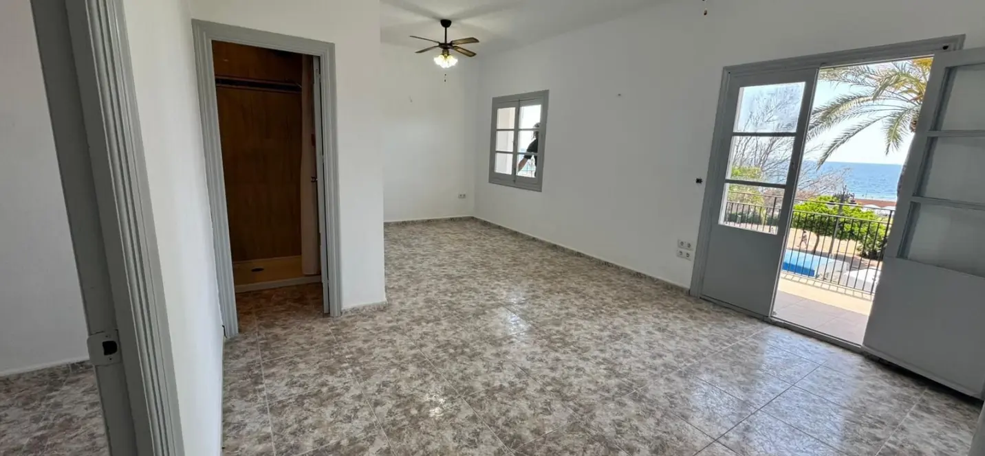 Sale of middle floor apartment in Estepona 4