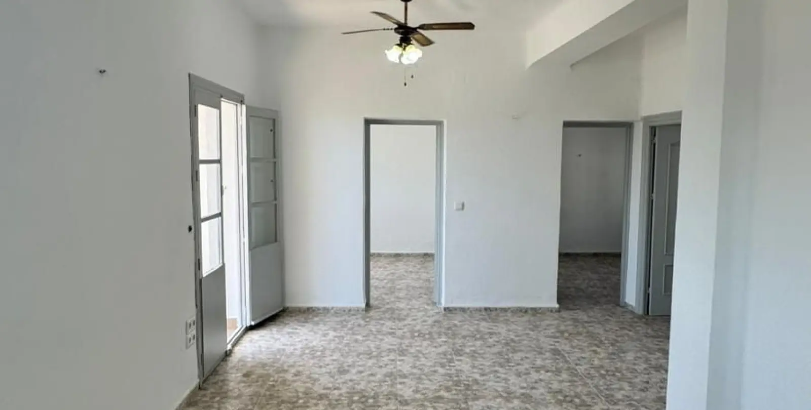Sale of middle floor apartment in Estepona 6
