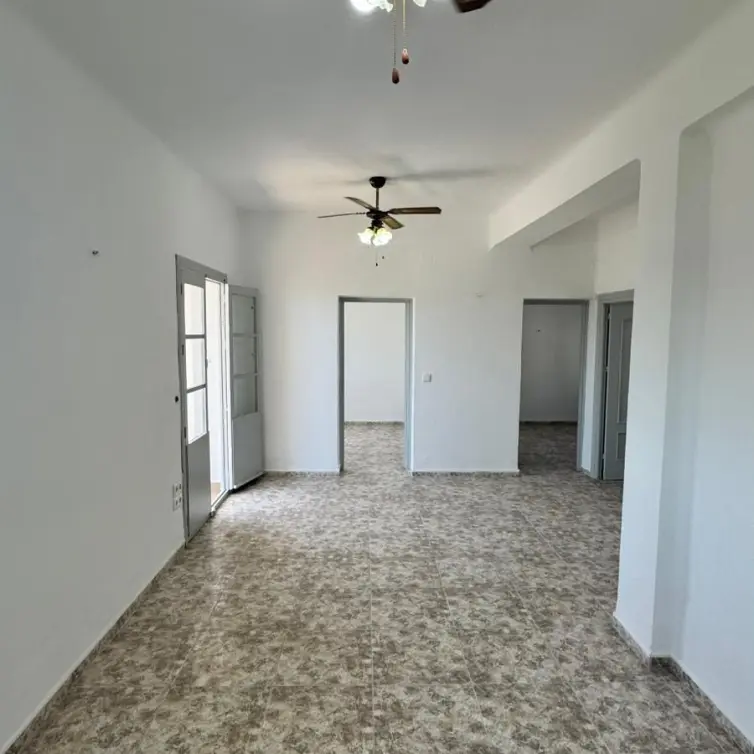 Sale of middle floor apartment in Estepona