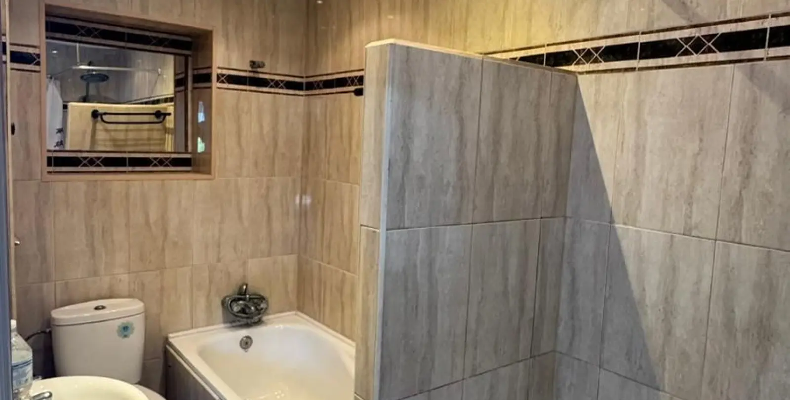 Sale of middle floor apartment in Estepona 10