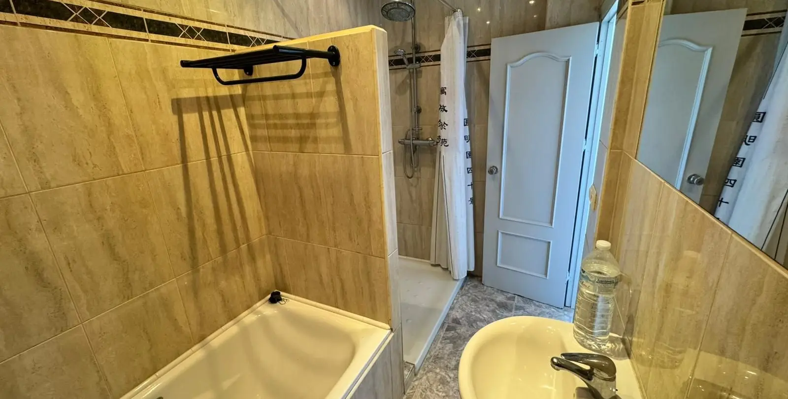 Sale of middle floor apartment in Estepona 12