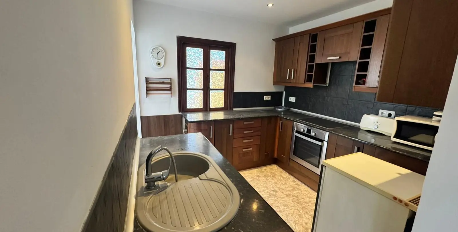 Sale of middle floor apartment in Estepona 15