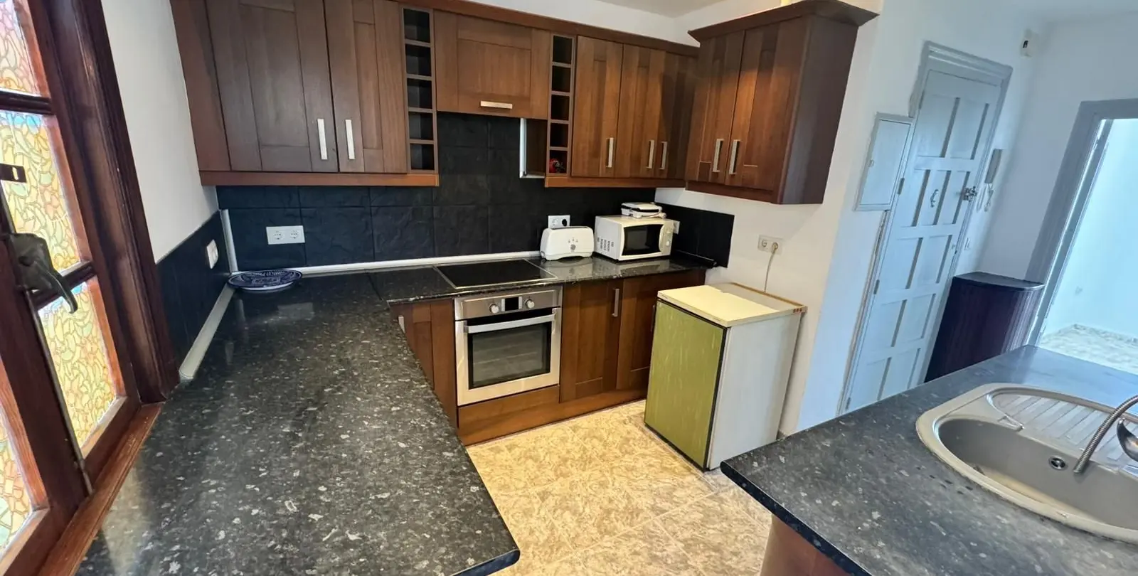 Sale of middle floor apartment in Estepona 16