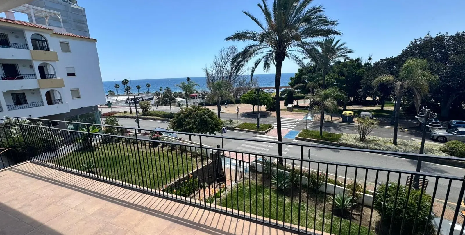 Sale of middle floor apartment in Estepona 22