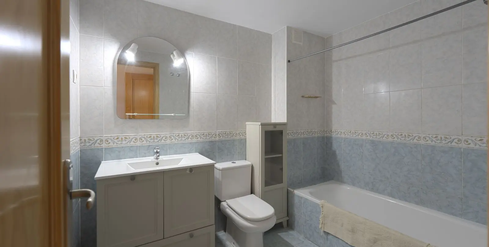 Venta de apartamento en planta baja en Carvajal 26