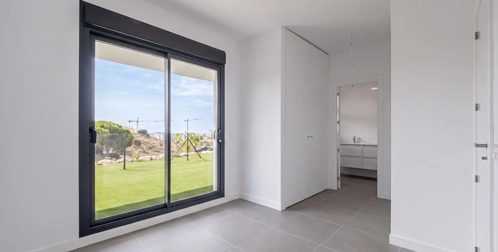 Sale of ground floor apartment in El Chaparral 18