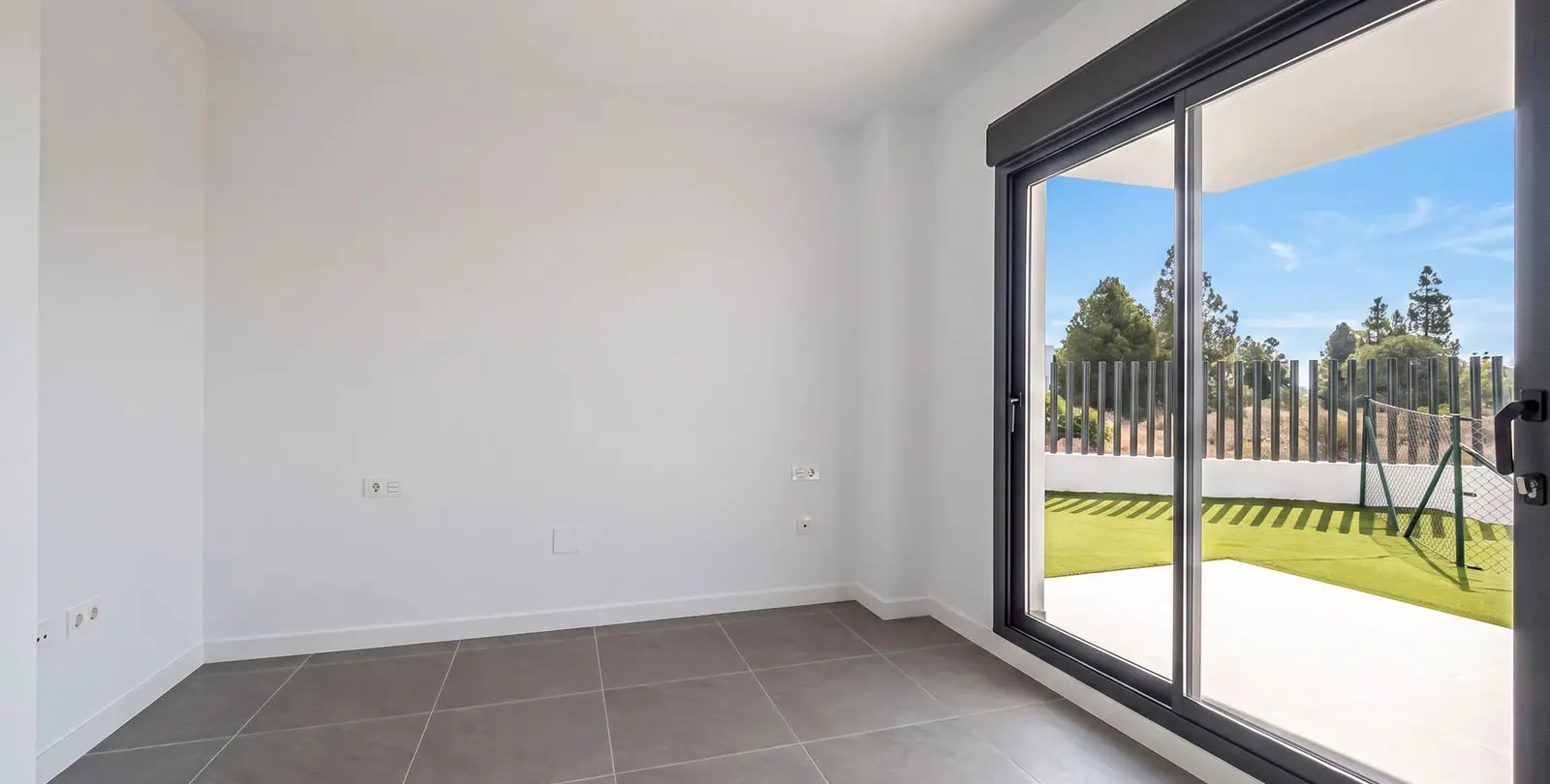 Sale of ground floor apartment in El Chaparral 19