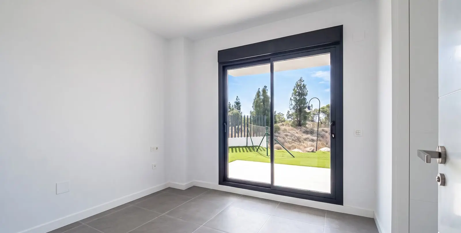 Sale of ground floor apartment in El Chaparral 20