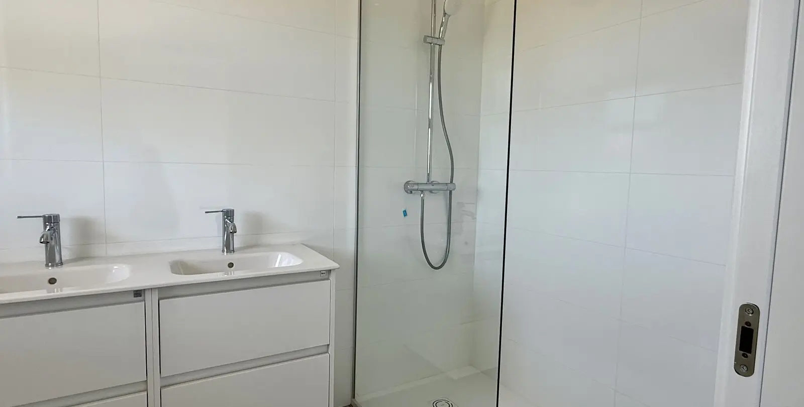 Sale of ground floor apartment in El Chaparral 22