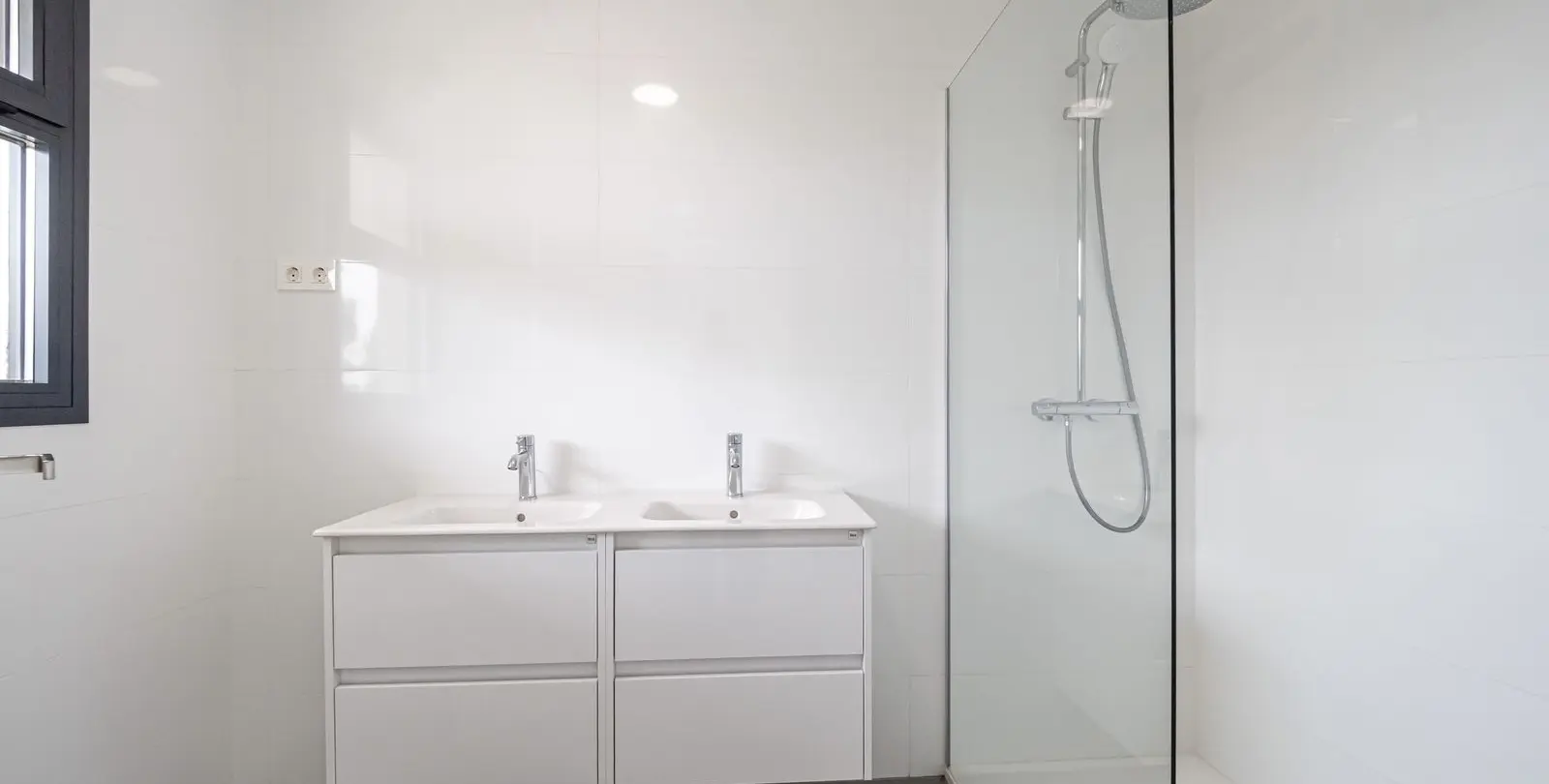 Sale of ground floor apartment in El Chaparral 23