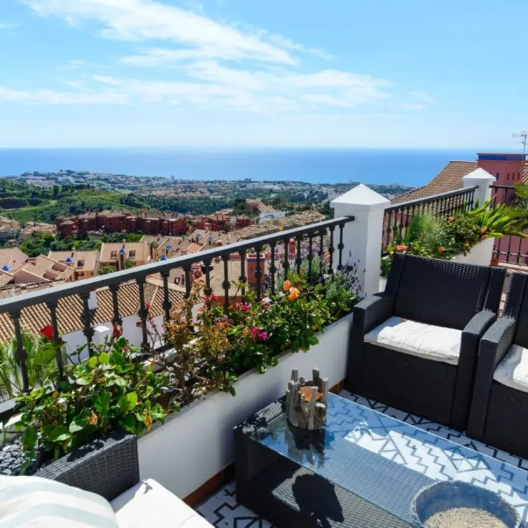 Sale of penthouse in Calahonda