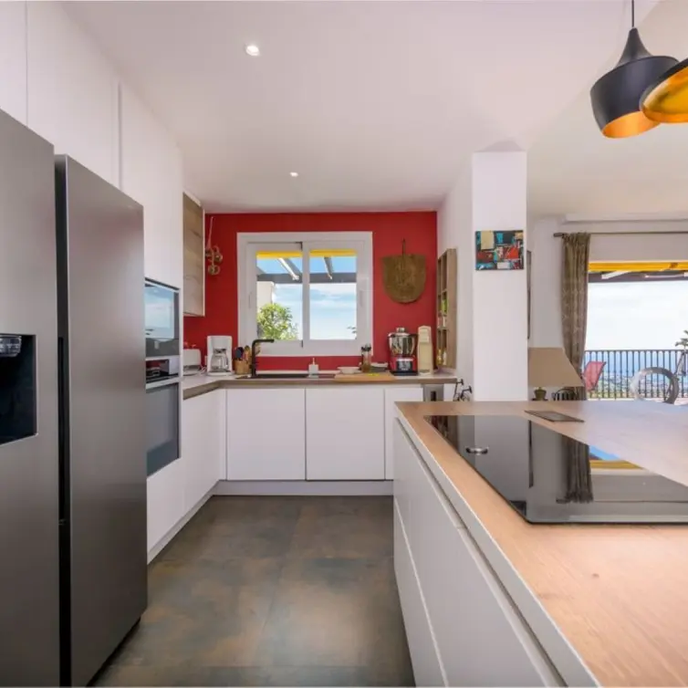 Sale of penthouse in Calahonda