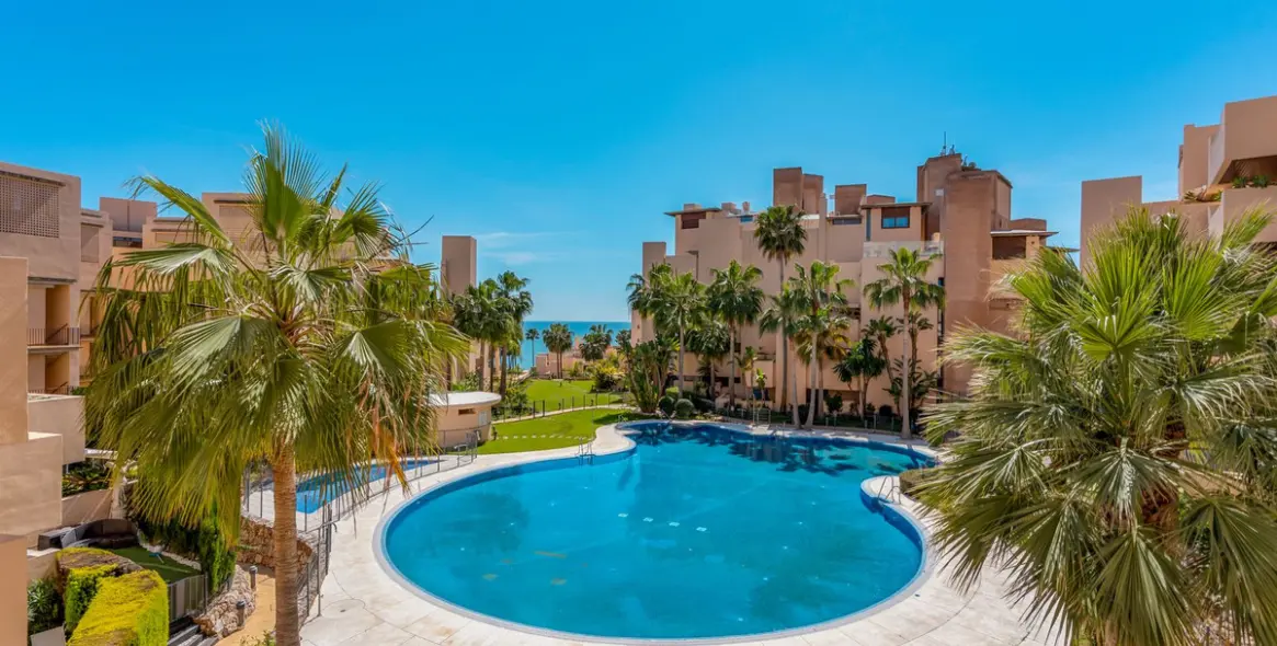 Sale of ground floor apartment in New Golden Mile 1