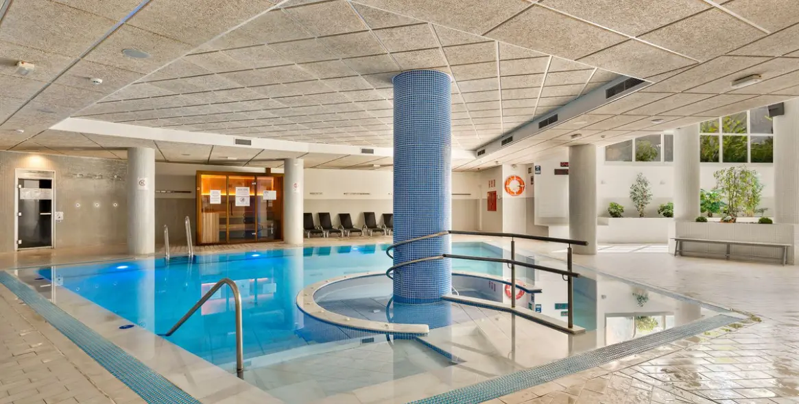 Sale of ground floor apartment in New Golden Mile 20