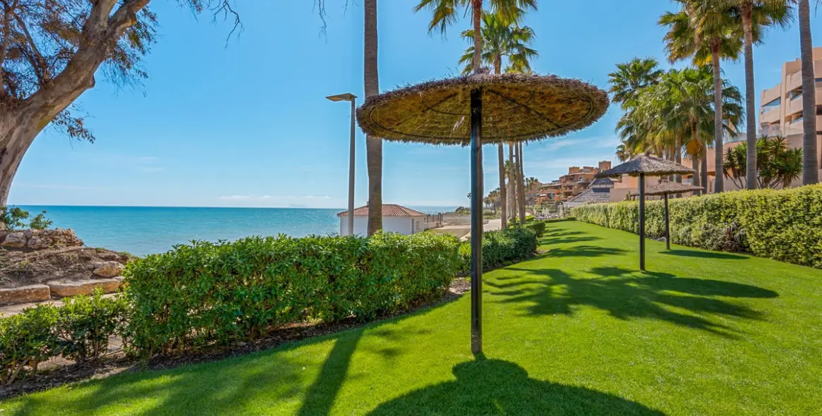 Sale of ground floor apartment in New Golden Mile 24