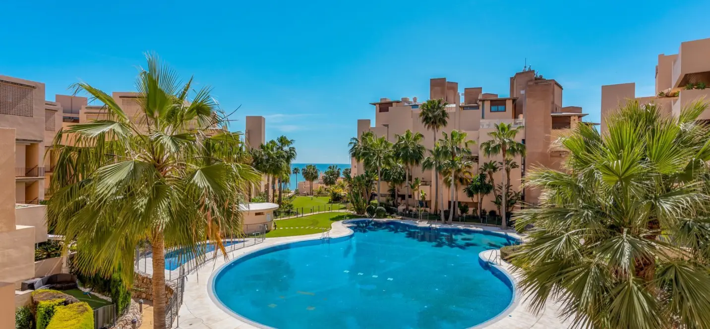 Venta de apartamento en planta baja en New Golden Mile 0