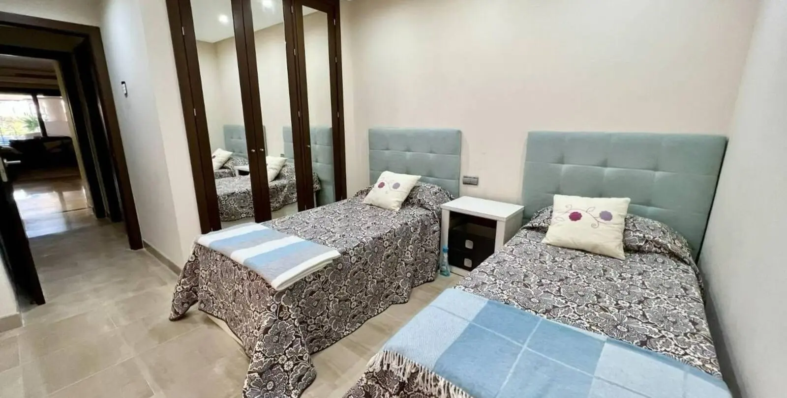 Venta de apartamento en planta baja en New Golden Mile 15